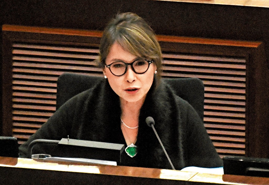 江玉歡表示,若再進一步推進「控煙十招」,力度之大必然會增加個人與社會利益之間的張力。
