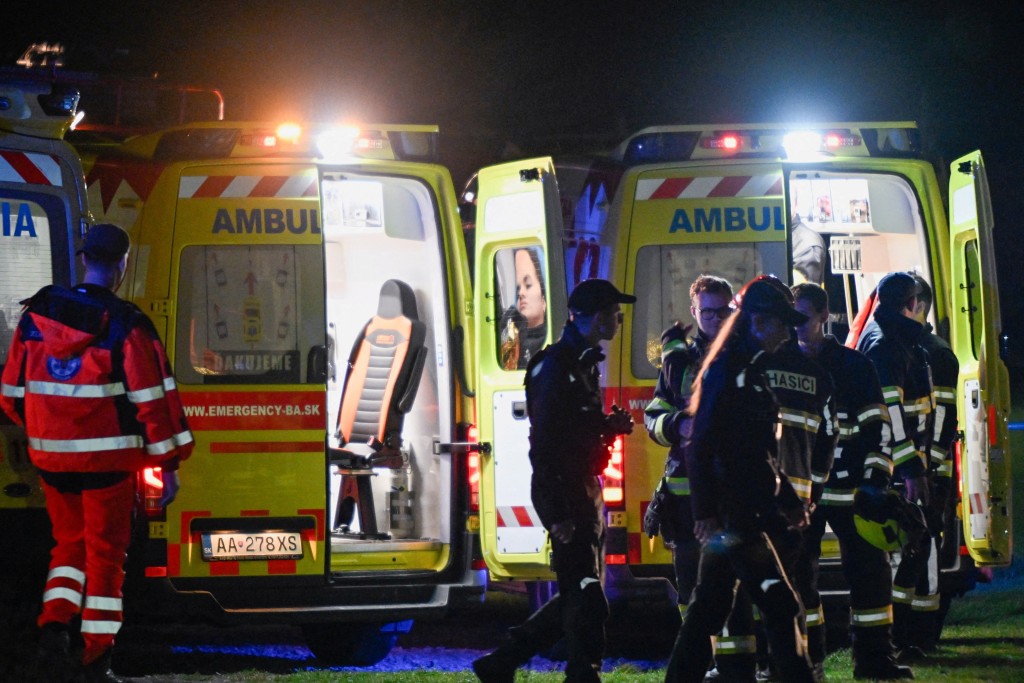 事故中有數十人受輕傷，11名傷者被送院治療，全部情況穩定。路透社