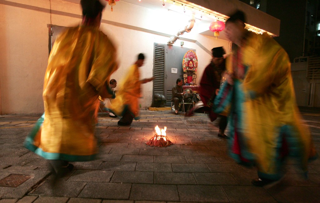 2010年馬鞍山耀安邨雙屍案後，亦有進行破「破地獄」儀式超渡死者。資料圖片