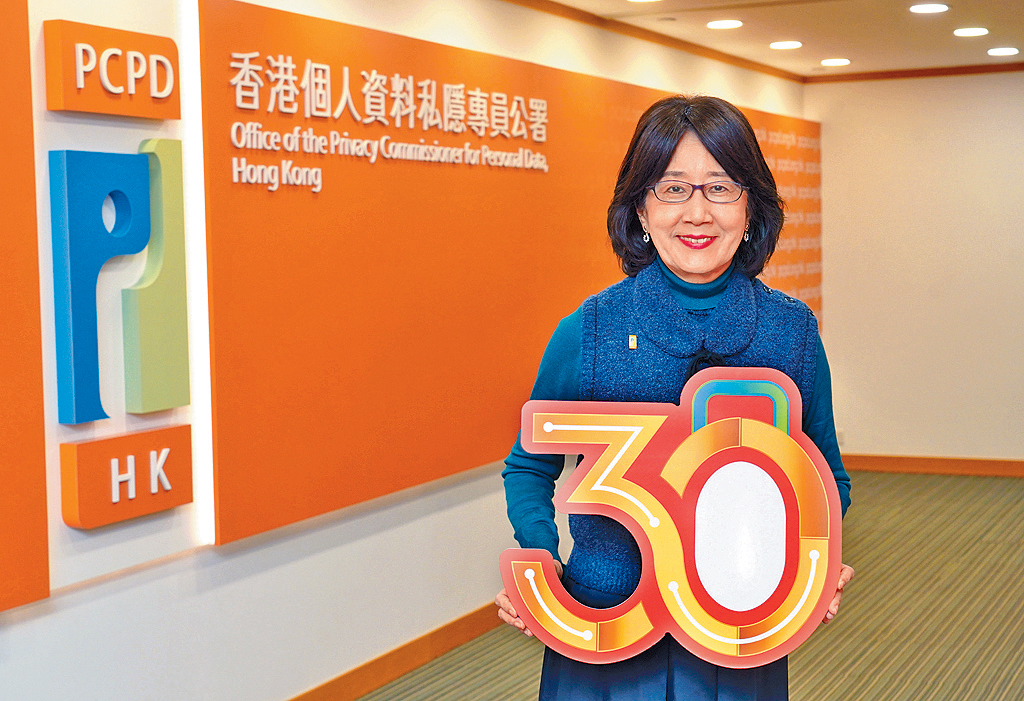 鍾麗玲表示，私隱公署近年由執法者的角色，逐漸演變為一個促進者和教育者的角色。