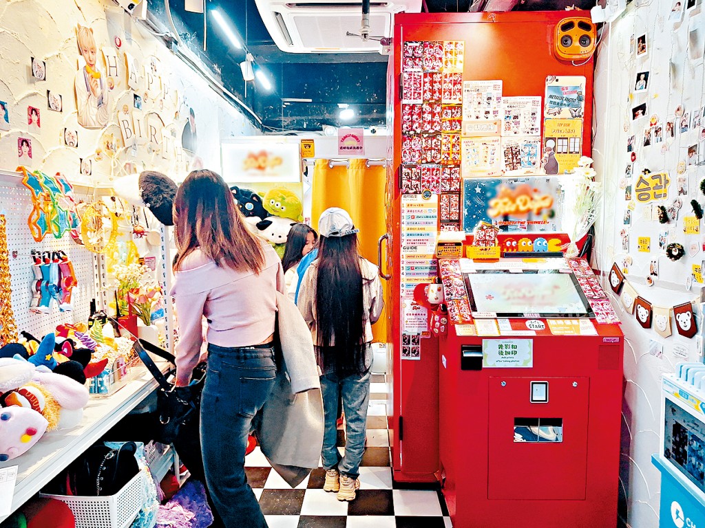 近年韓式自拍館進駐多個年輕人「蒲點」,每逢假日都人山人海。