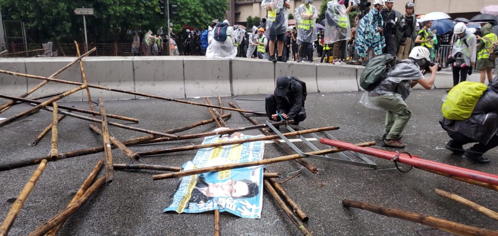 示威者堵塞楊屋道