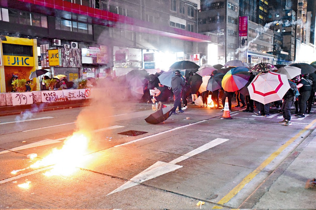 外交部指，NED向參與反修例暴亂人士發放補助。