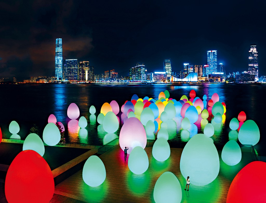 由國際藝術團隊teamLab打造的「teamLab:光漣」展覽,將於添馬公園和中西區海濱長廊舉行。