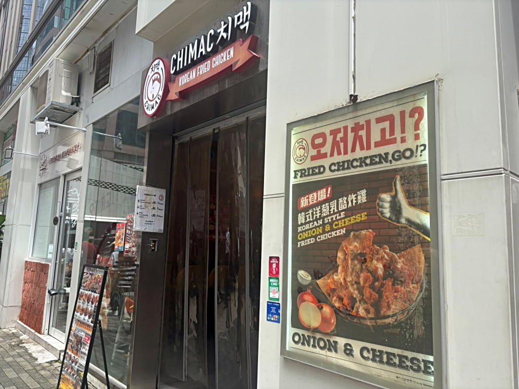 駿業街一間餐廳發生爆竊案。楊偉亨攝 駿業街一間餐廳發生爆竊案。楊偉亨攝