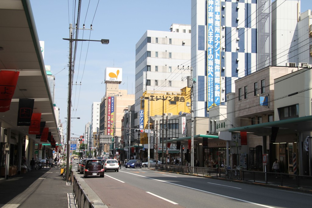 事發於東京八王子市。維基網站
