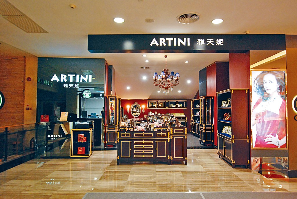 雅天妮考慮擴大產品範圍，涵蓋護膚及保健產品，以吸新客戶與留長期客戶。