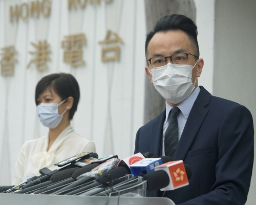 廣播處處長李百全於今年三月走馬上任時,與港台員工研究過有關奧運轉播。資料圖片