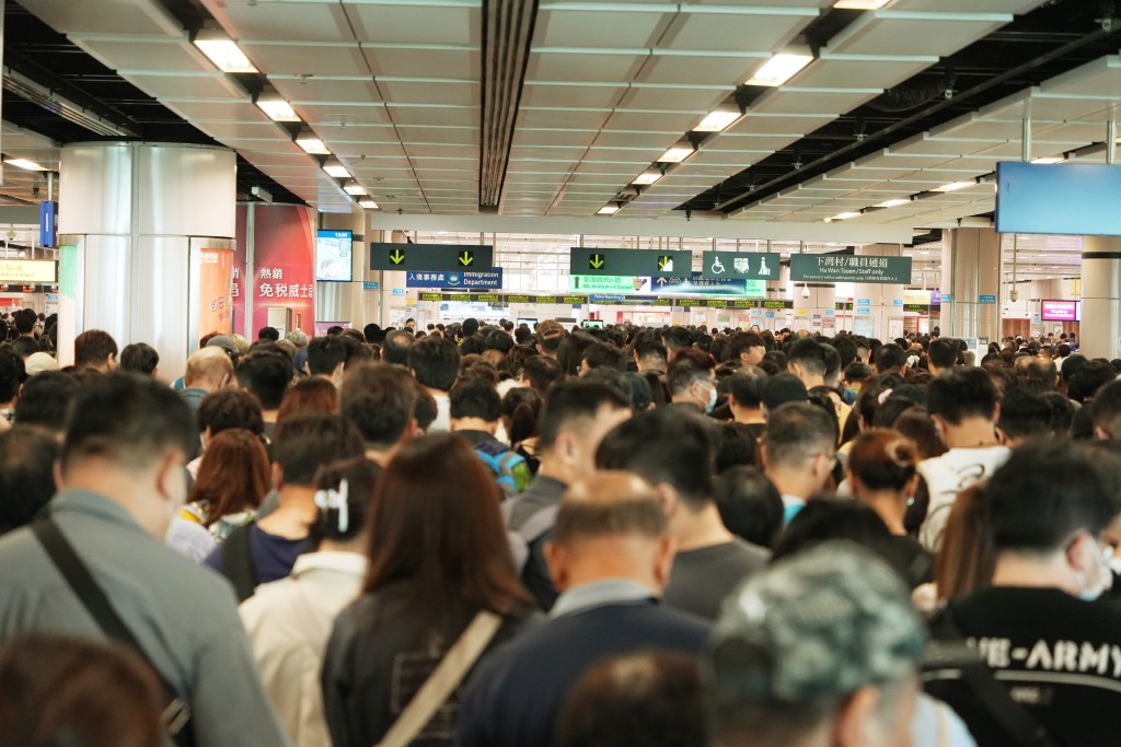 落馬洲站屬邊境車站，車費較高。