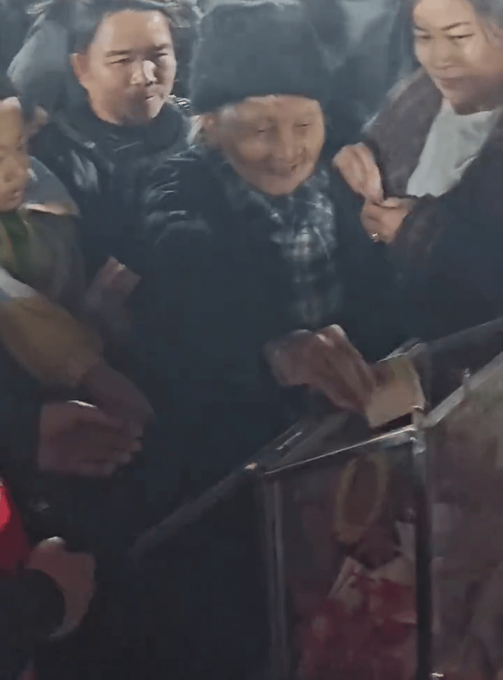 貴州榕江募捐馳援香港大埔災民。