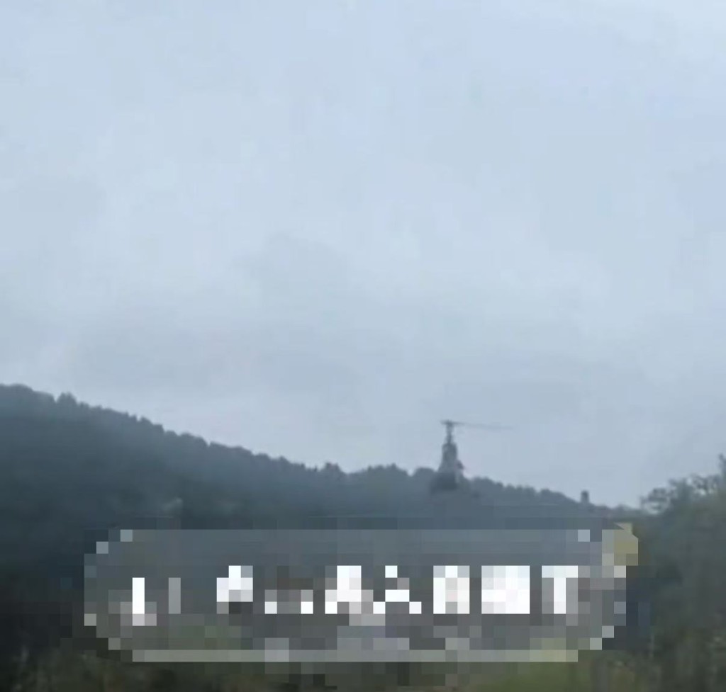 川男¥35萬購買民間自製直升機學飛行，直播時墜機身亡。微博@快樂一夏鴨