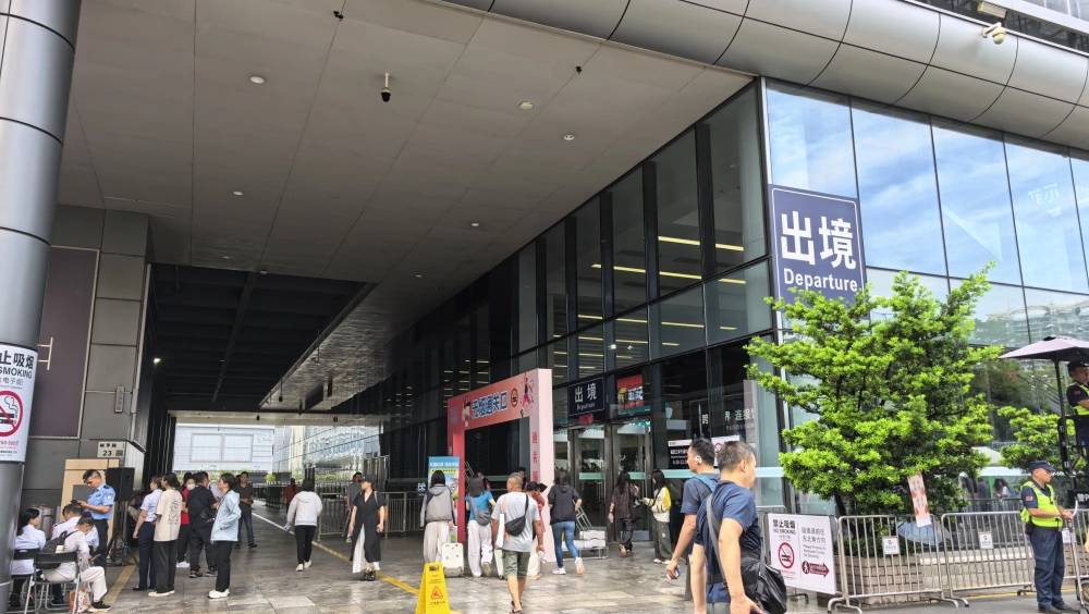 深圳福田口岸，今日明確了架空區的禁煙範圍。新京報