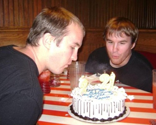 William对未能救回孖生兄弟Henry感伤痛。