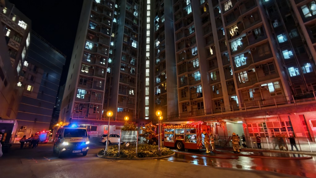 現場為元州邨元泰樓。黃文威攝 現場為元州邨元泰樓。黃文威攝