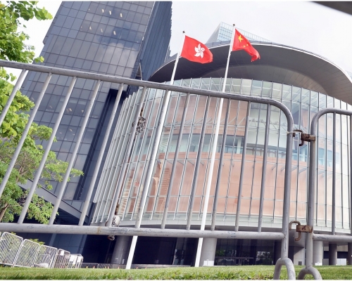 政府2006年提交添馬艦發展計畫的文件,立法會會議廳可容納120名議員。資料圖片
