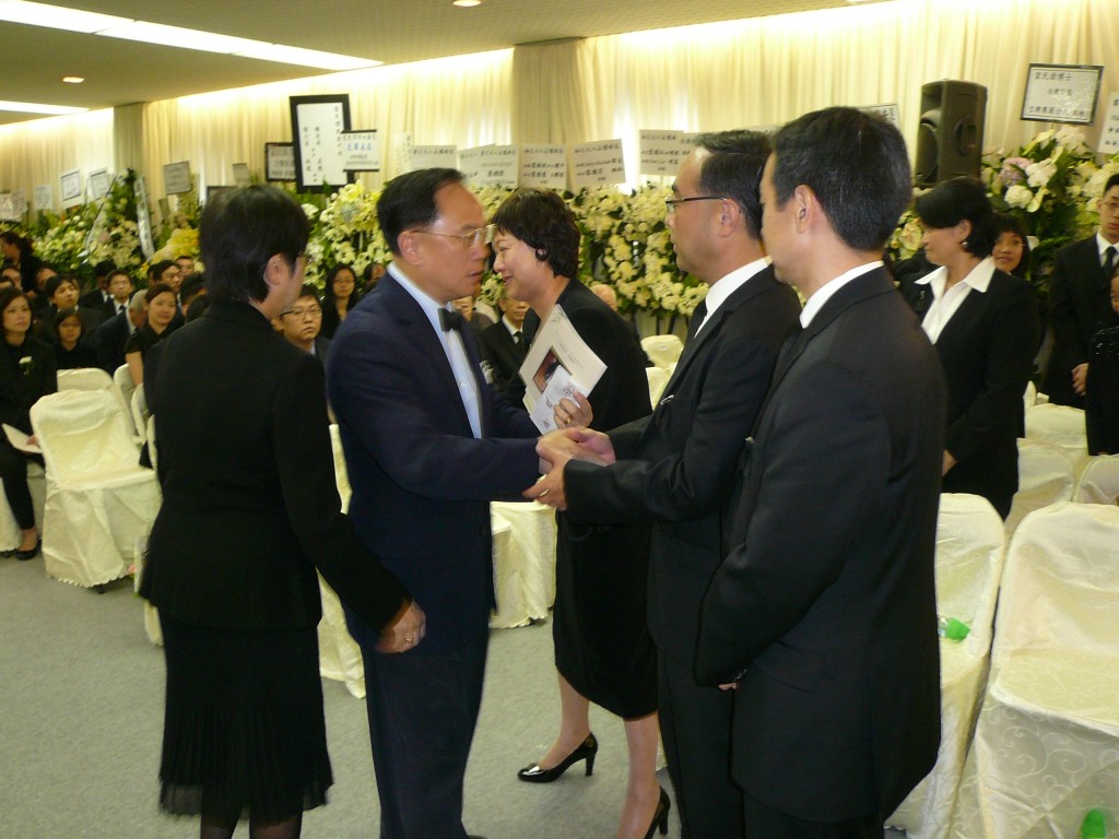 蒙民伟于2010年去世，时任特首曾荫权吊唁。资料图片