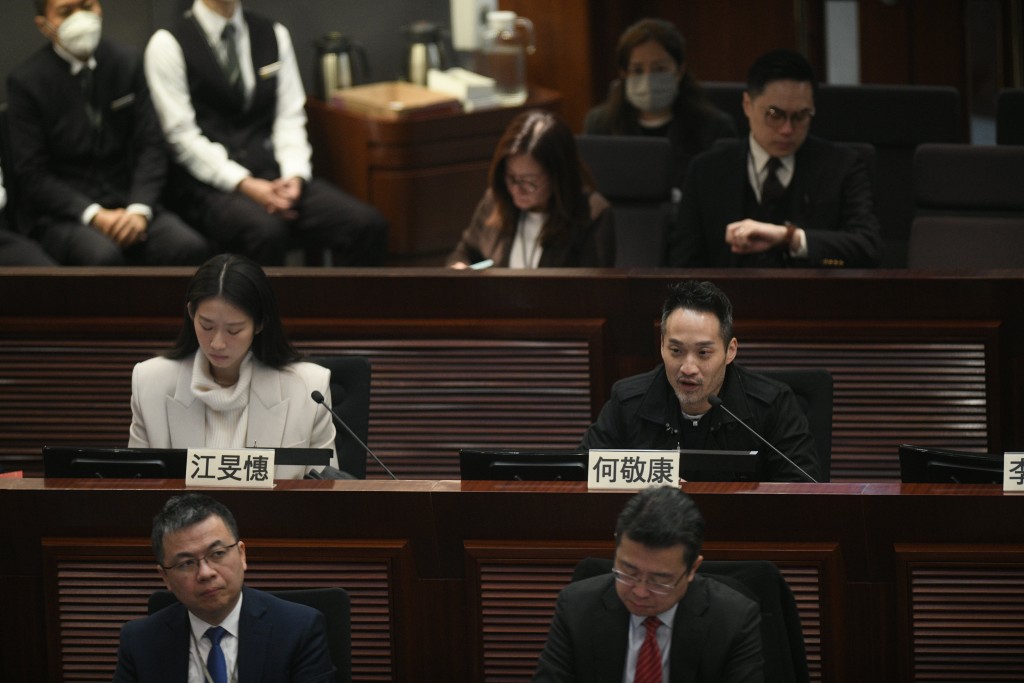 何敬康（右）關注補充質詢的效能可否再優化。陳浩元攝