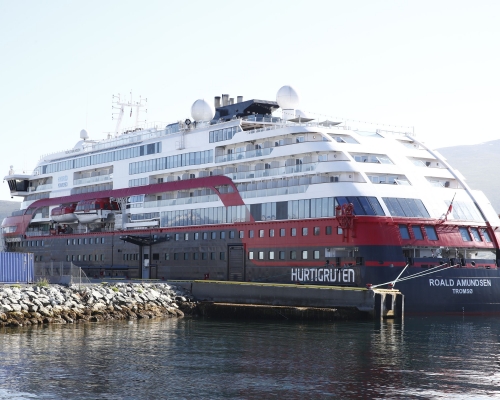 挪威「阿蒙森号」邮轮有40名乘客船员确诊新冠肺炎。 AP