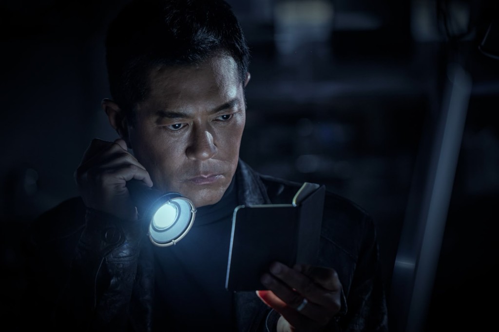 懸疑警匪動作電影《偵戰》10月8日上映,孔令政執導,演員陣容有古天樂、任達華、謝君豪、袁富華、張兆輝、盧慧敏、楊偉倫、魏浚笙、此沙。 懸疑警匪動作電影《偵戰》10月8日上映,孔令政執導,演員陣容有古天樂、任達華、謝君豪、袁富華、張兆輝、盧慧敏、楊偉倫、魏浚笙、此沙。