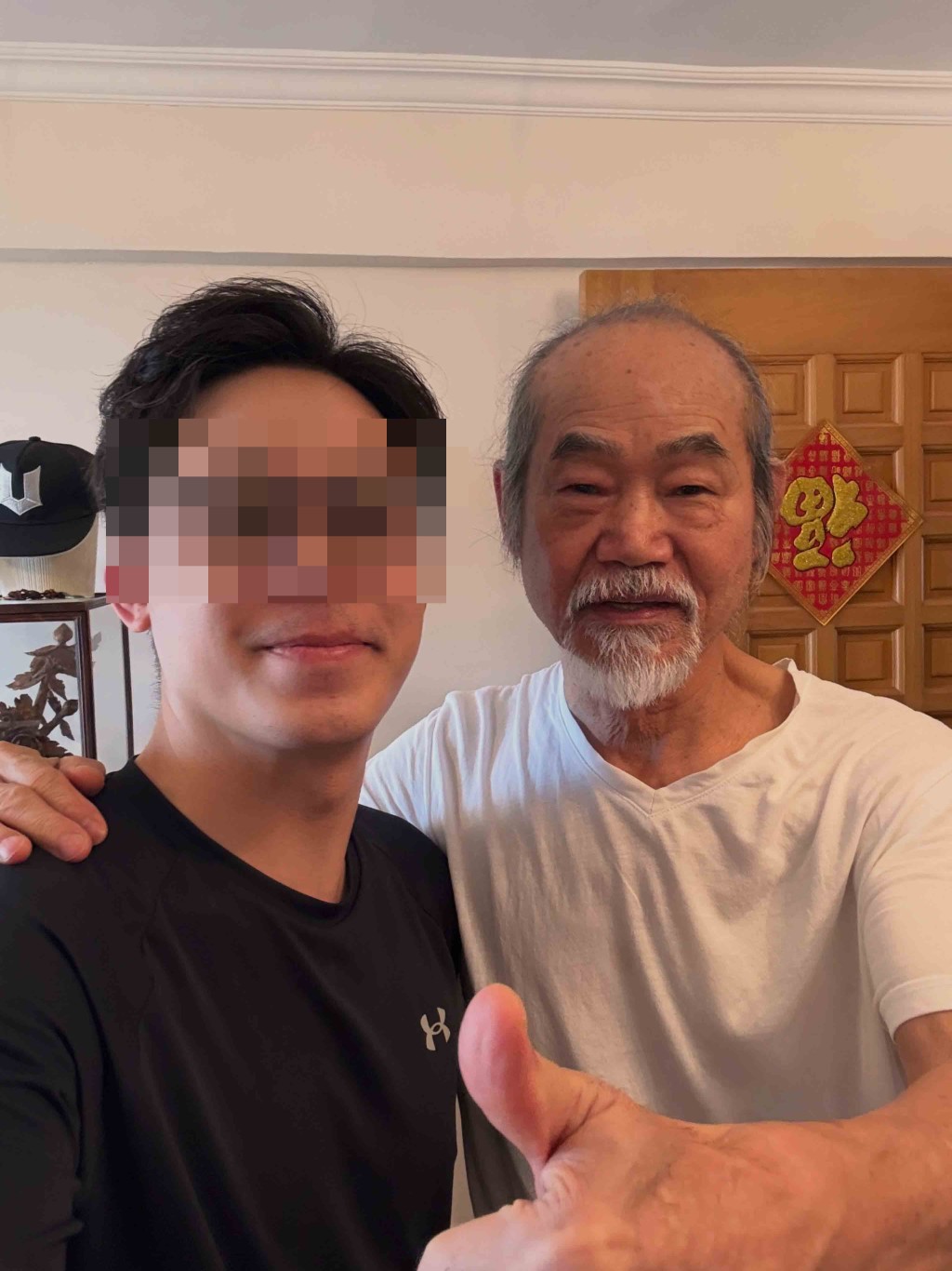 元華用AI找人洗冷氣，被公開合照。