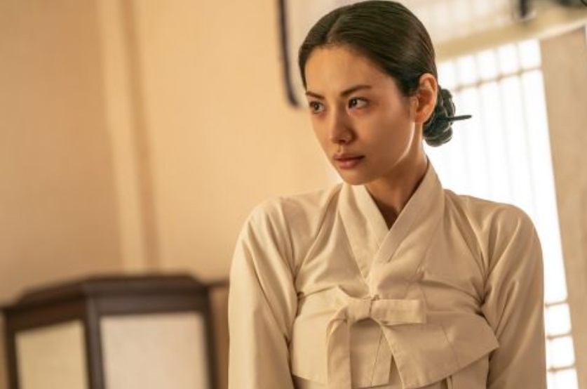 Nana飾演被孫、池二人用作愛情遊戲打賭工具的寡婦叔夫人鄭熙延。