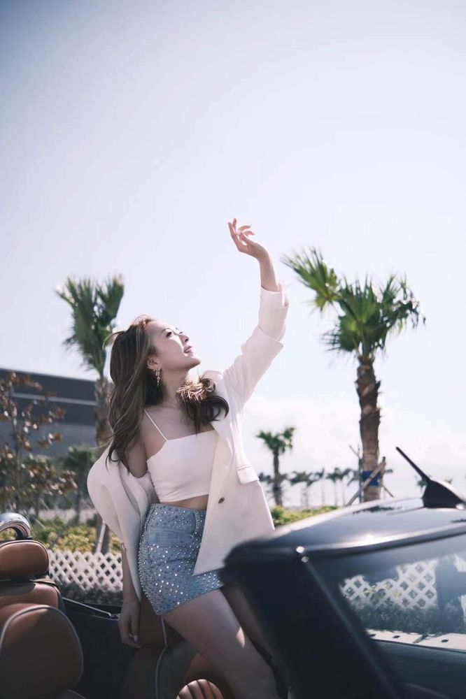 事前烏龍以為要揸車,原來只坐在車上拍攝。