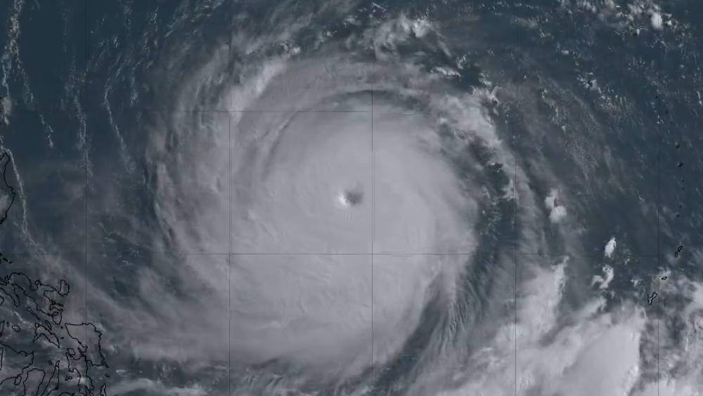 超強颱風巴威巨大風眼。 weather愛好者@微博