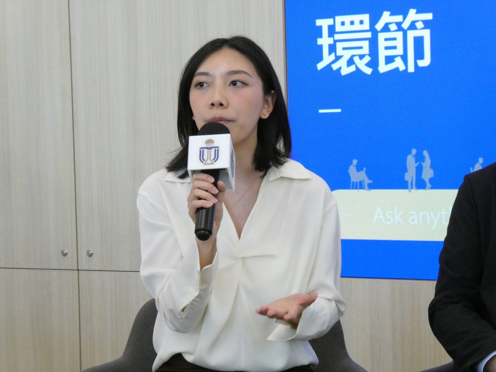 林俏琦指公司提供的AI平台能協助處理部分行政工作，提高營運效率，讓她們騰出更多時間關顧客戶需要。歐文瀚攝