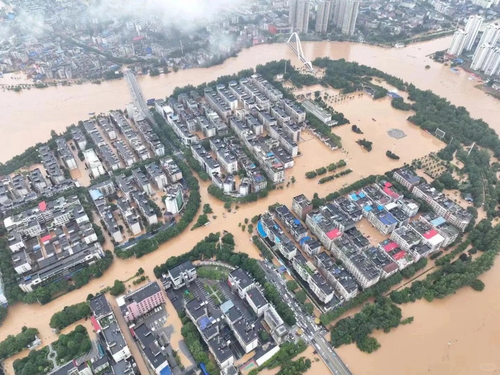 湖南平江县早前已遭洪水淹浸。