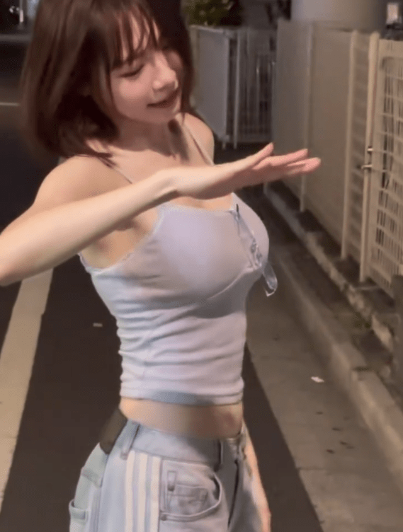 林明禎完美演繹「震胸舞」，動感十足，畫面極具衝擊力。