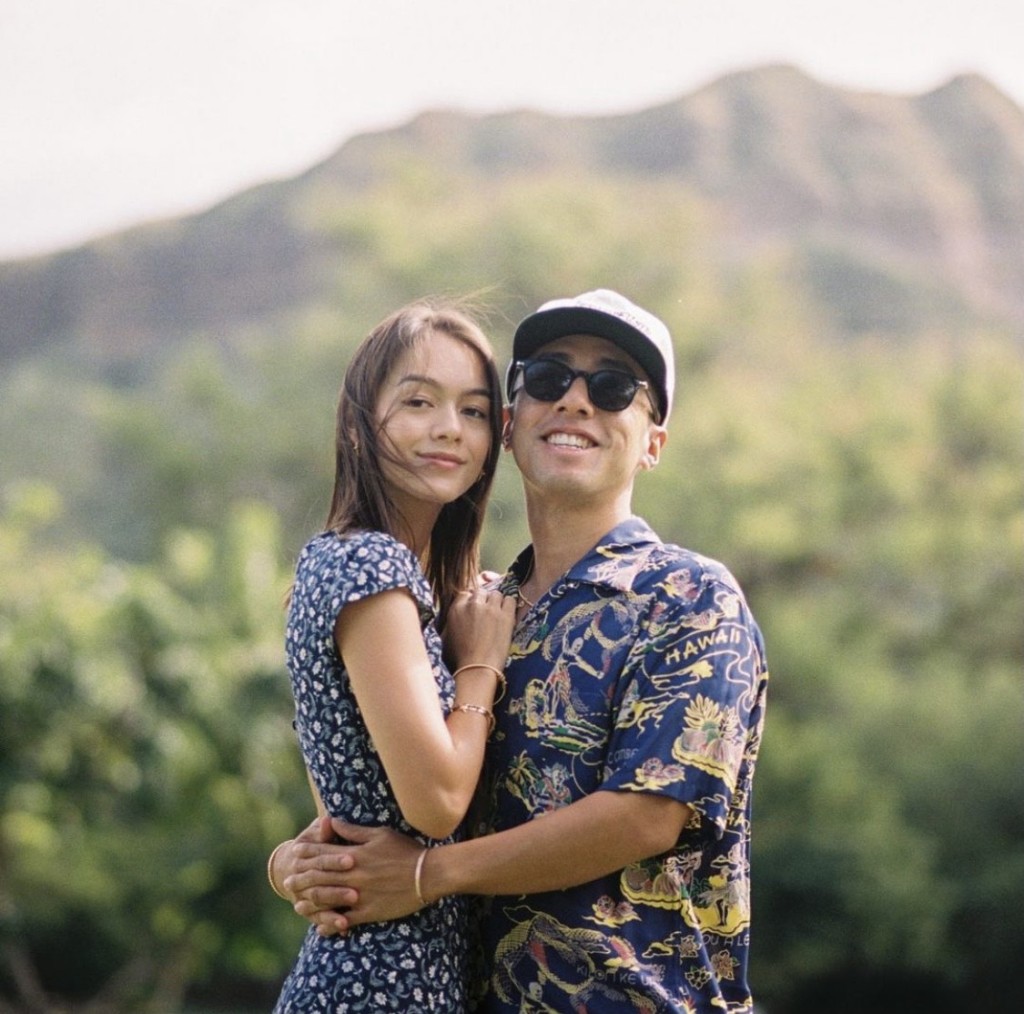 兩人去年結婚,十分恩愛。