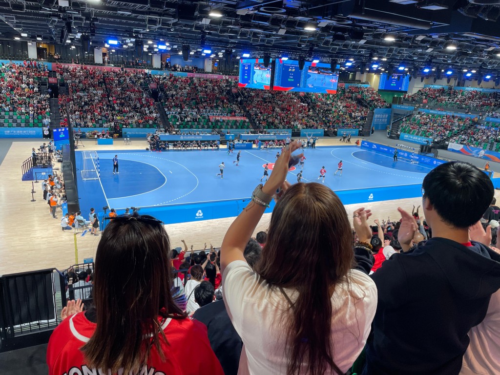 手球賽可供售票6千張,今日共售出5710張,場內氣氛熾熱。徐嘉華攝 手球賽可供售票6千張,今日共售出5710張,場內氣氛熾熱。徐嘉華攝