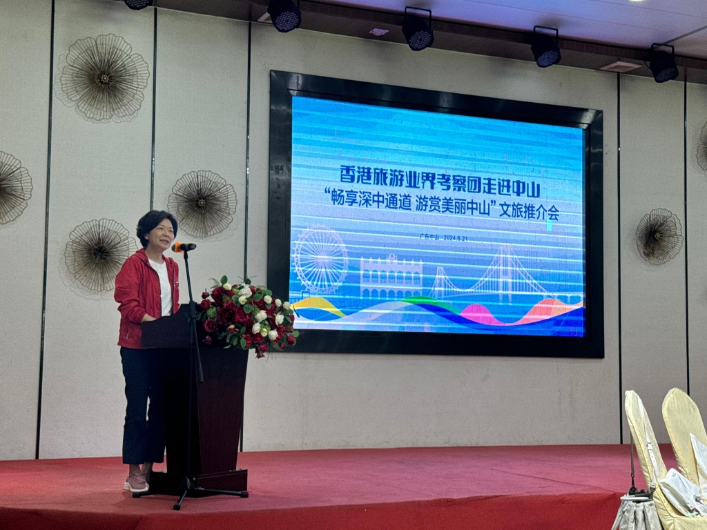 旅游业议会主席徐王美伦在推介会上发言。