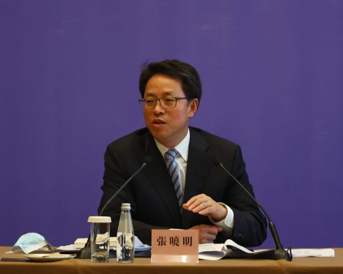 人大常委会开会之前，张晓明等人来港，收集意见的味道较解说人大决定更浓。