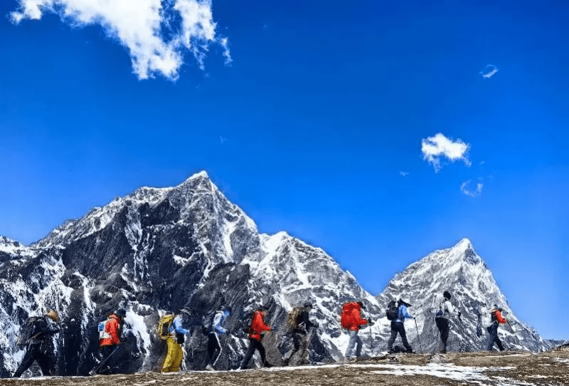 深圳初中生登顶珠穆朗玛峰。 南方都市报