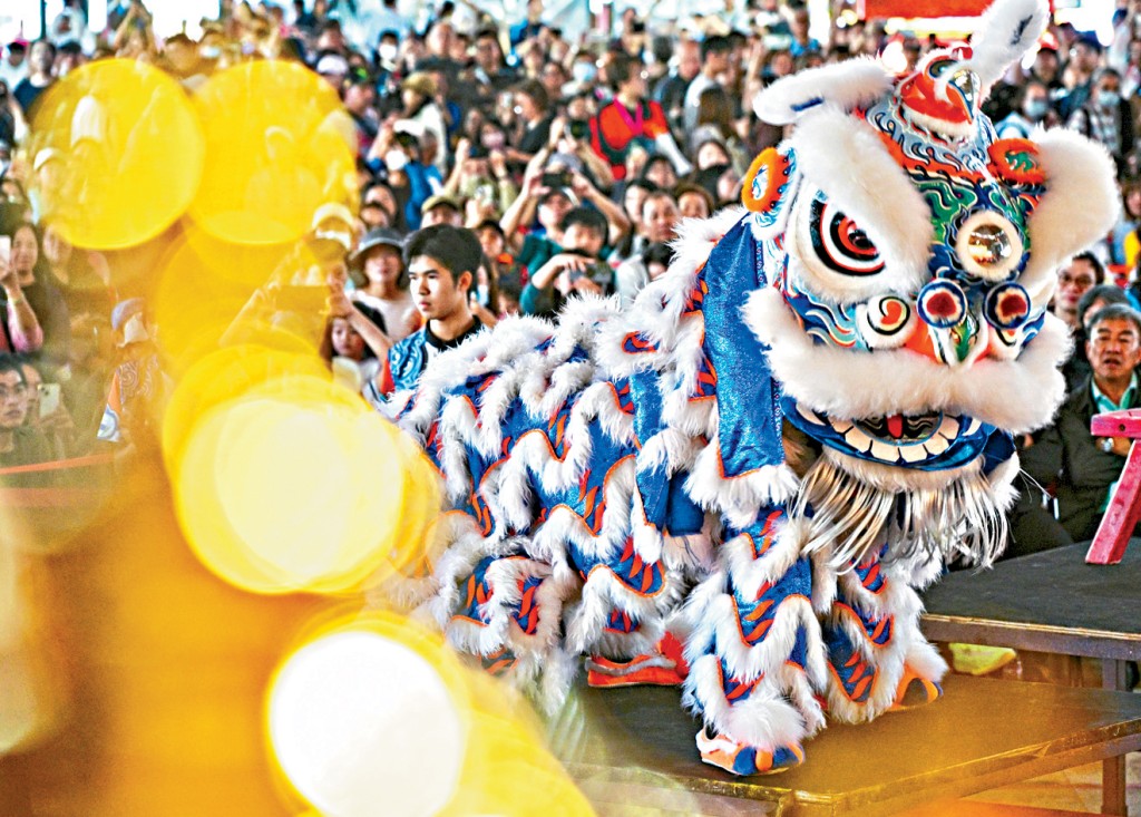 錦田鄉美食嘉年華揭幕，獅王爭霸賽吸引28隊頂尖龍獅隊參與。