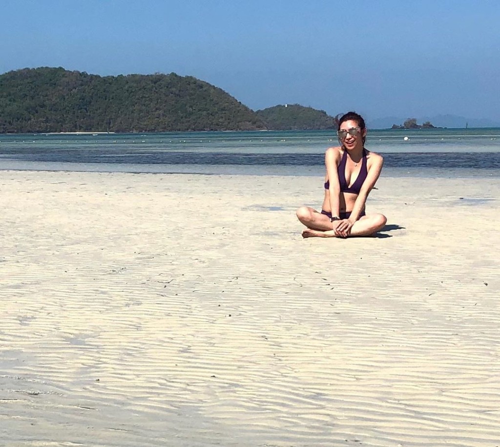 朱凱婷(Heidi)今年43歲，01年港姐季軍及國際親善小姐。10年與拍拖5年的飛機師男友Dickens結婚，並於11年12月剖腹誕下6磅12安士的女兒Sheryl。[