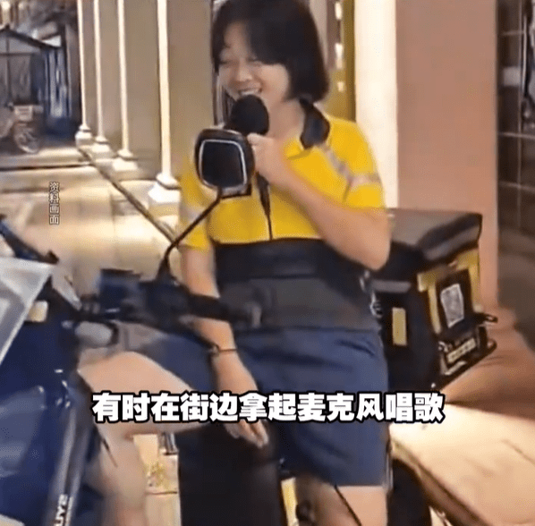 31岁女博士三甲医生厌循规蹈矩的生活,辞职送外卖任酒吧驻唱获网民祝福。小红书 31岁女博士三甲医生厌循规蹈矩的生活,辞职送外卖任酒吧驻唱获网民祝福。小红书
