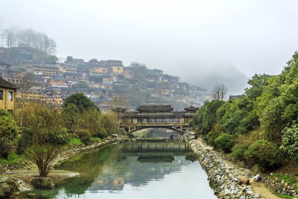 陳偉邦暑假時去雲南,入昆明,穿大理,攀玉龍雪山,訪世外桃源香格里拉宮。示意圖 陳偉邦暑假時去雲南,入昆明,穿大理,攀玉龍雪山,訪世外桃源香格里拉宮。示意圖