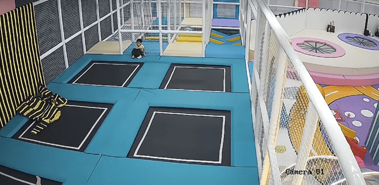 男童疑似不適。小紅書_小哲最帥 男童疑似不適。小紅書_小哲最帥