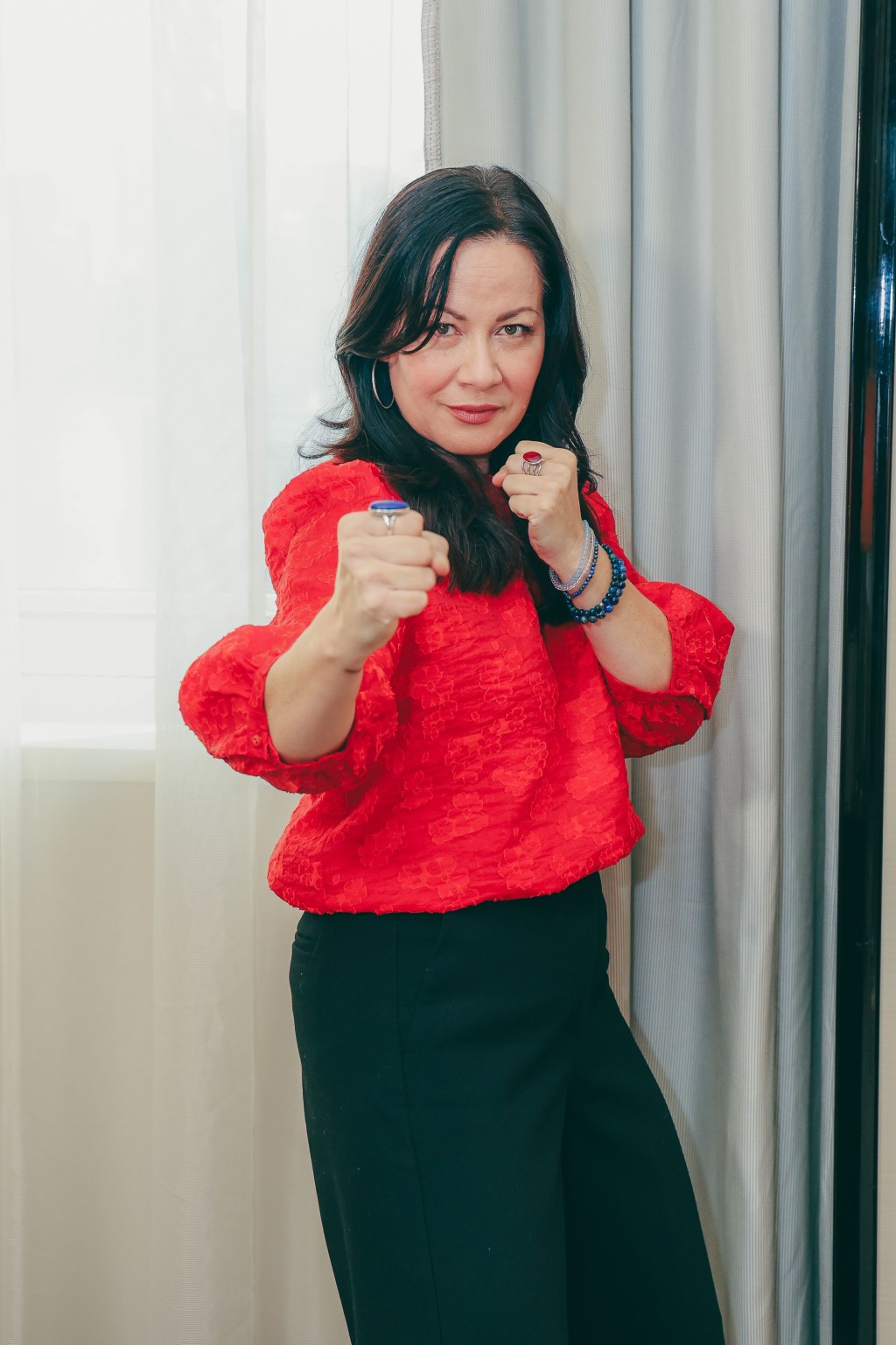 李香凝受亡父李小龍影響，除了熱愛武術之外，亦深受其哲學理念所激勵。