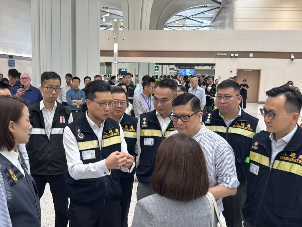 入境處今天(13日)參與新皇崗口岸首次大型跨部門演練。 入境處今天(13日)參與新皇崗口岸首次大型跨部門演練。