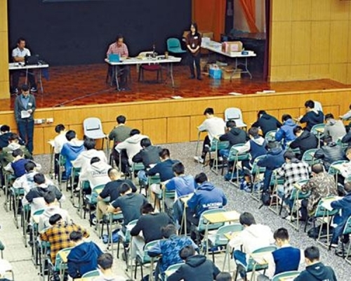 教評會同意如期舉行DSE,但認為教育局應完善疫情下考場安排。資料圖片