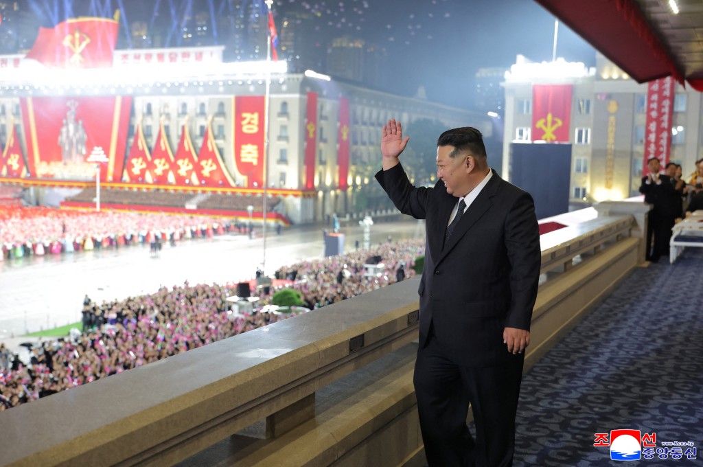 北韓舉行勞動黨成立80周年夜間閱兵儀式，金正恩出席。路透社