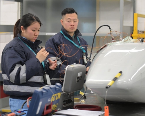 20歲的李小雪（左）從小嚮往航空業。