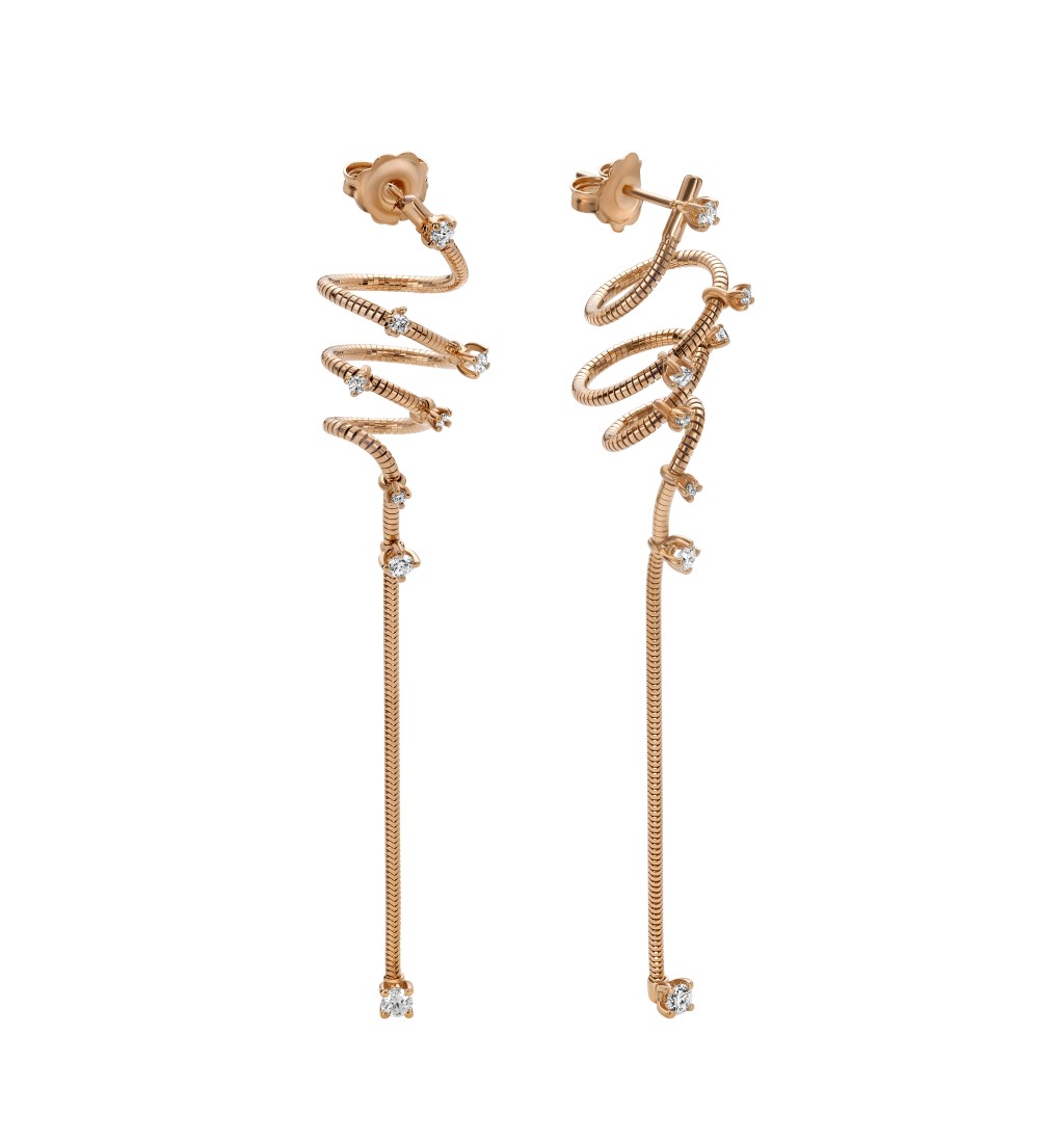玫瑰金钻石耳环，设计凸显品牌拿手的流动美学设计。（$45,200）