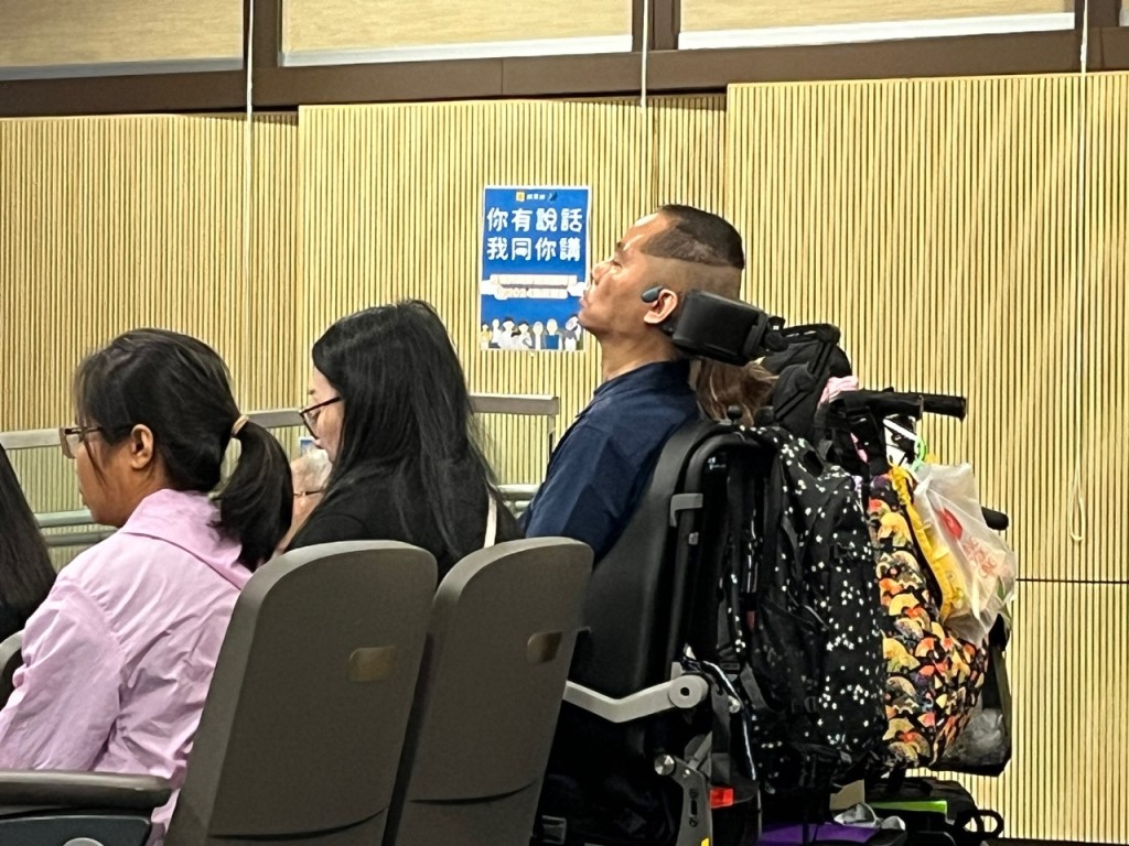 香港肌健协会代表、患有肌肉疾病人士建议设立「复康生活券」。