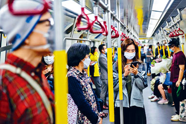 港铁旺角东站有站务员确诊。　　