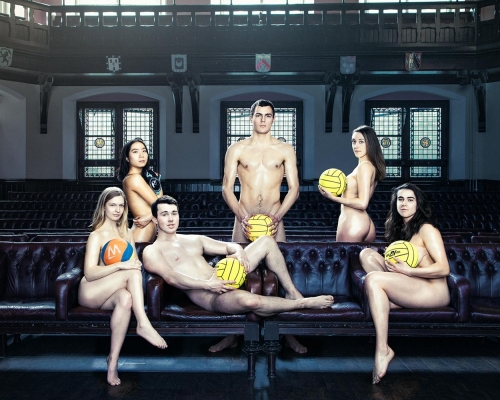 劍橋學生推出裸體月曆籌款活動。網圖