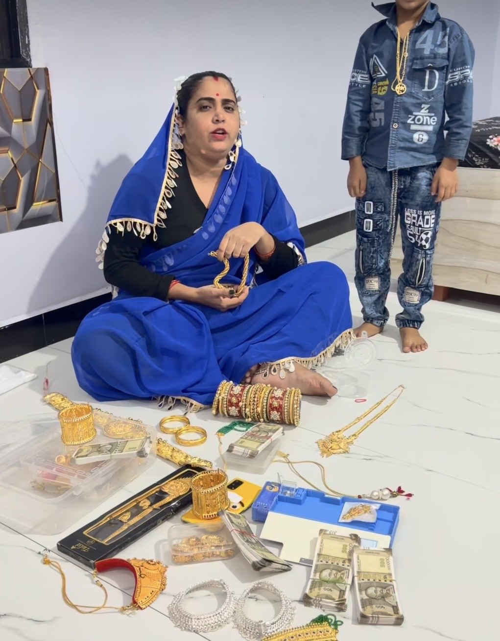 古賈經常拍片炫富。 Rachna Gurjar